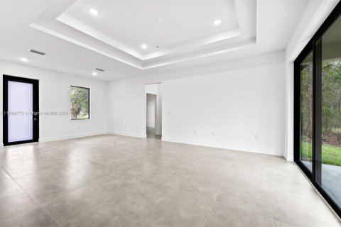 House in Lehigh Acres, Florida 3 bedrooms № 1979423 - photo 10