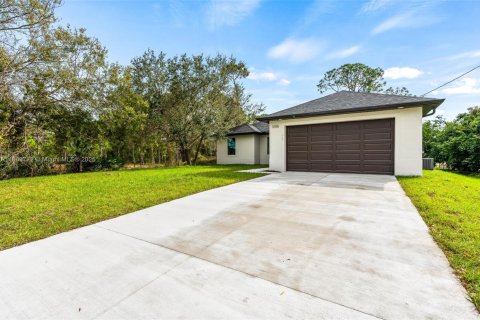 House in Lehigh Acres, Florida 3 bedrooms № 1979423 - photo 3