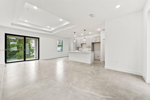 House in Lehigh Acres, Florida 3 bedrooms № 1979423 - photo 5