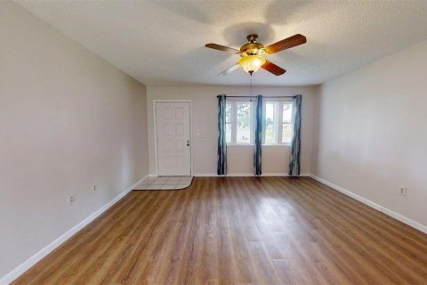 House in Ocala, Florida 2 bedrooms, 80.27 sq.m. № 1894090 - photo 6