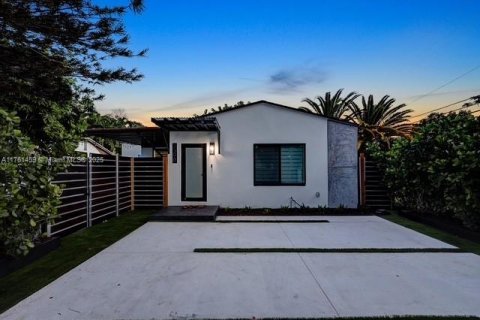 House in Miami, Florida 2 bedrooms, 87.05 sq.m. № 1860604 - photo 4