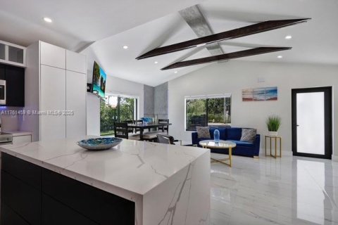 House in Miami, Florida 2 bedrooms, 87.05 sq.m. № 1860604 - photo 12