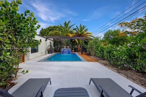 House in Miami, Florida 2 bedrooms, 87.05 sq.m. № 1860604 - photo 21