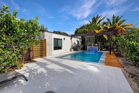 House in Miami, Florida 2 bedrooms, 87.05 sq.m. № 1860604 - photo 26