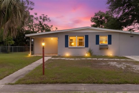 Casa en Deltona, Florida 3 dormitorios, 64.1 m2 № 2103737
