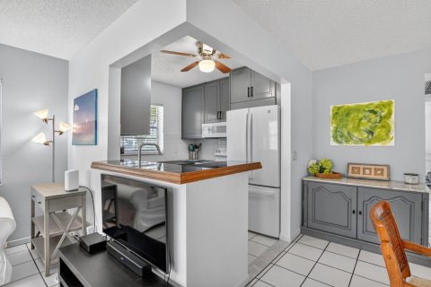 Condo in Deerfield Beach, Florida, 1 bedroom № 2246264 - photo 6