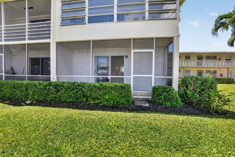 Condo in Deerfield Beach, Florida, 1 bedroom № 2246264 - photo 23