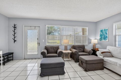 Condo in Deerfield Beach, Florida, 1 bedroom № 2246264 - photo 7