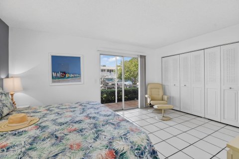 Condo in Deerfield Beach, Florida, 1 bedroom № 2246264 - photo 16