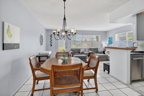 Condo in Deerfield Beach, Florida, 1 bedroom № 2246264 - photo 5