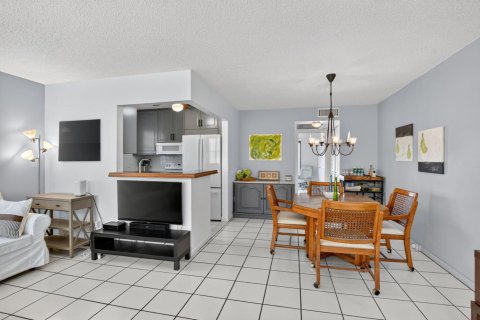 Condo in Deerfield Beach, Florida, 1 bedroom № 2246264 - photo 10