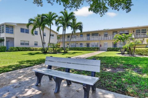 Condo in Deerfield Beach, Florida, 1 bedroom № 2246264 - photo 29