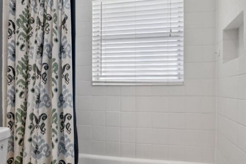 Condo in Deerfield Beach, Florida, 1 bedroom № 2246264 - photo 19