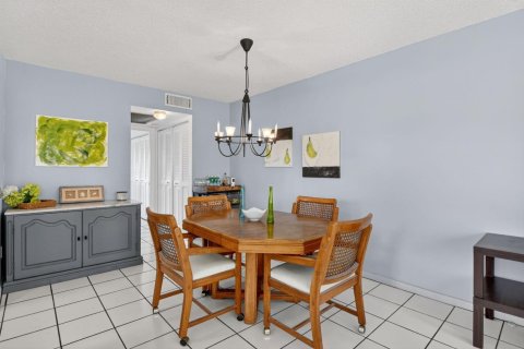 Condo in Deerfield Beach, Florida, 1 bedroom № 2246264 - photo 11