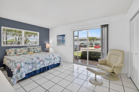 Condo in Deerfield Beach, Florida, 1 bedroom № 2246264 - photo 14