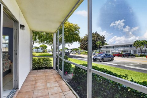 Condo in Deerfield Beach, Florida, 1 bedroom № 2246264 - photo 21
