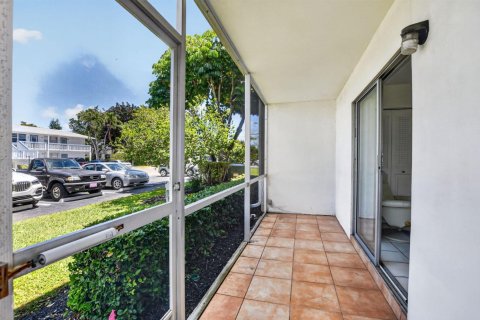Condo in Deerfield Beach, Florida, 1 bedroom № 2246264 - photo 22