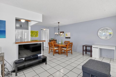 Condo in Deerfield Beach, Florida, 1 bedroom № 2246264 - photo 9