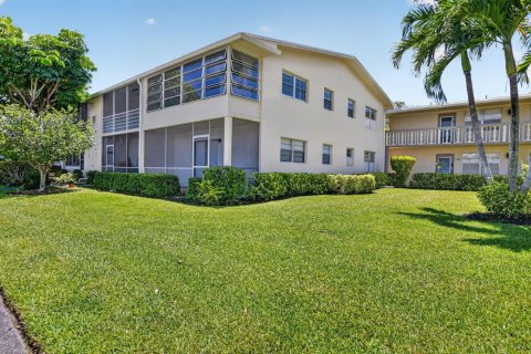 Condo in Deerfield Beach, Florida, 1 bedroom № 2246264 - photo 24