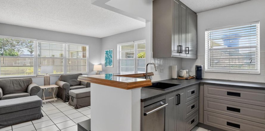 Condo in Deerfield Beach, Florida, 1 bedroom № 2246264