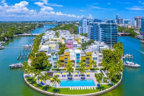 Condominio en venta en Miami Beach, Florida, 3 dormitorios, 298.31 m2 № 1703513 - foto 1