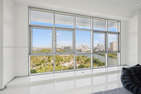 Condominio en venta en Miami Beach, Florida, 3 dormitorios, 298.31 m2 № 1703513 - foto 11
