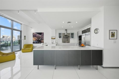 Condominio en venta en Miami Beach, Florida, 3 dormitorios, 298.31 m2 № 1703513 - foto 14
