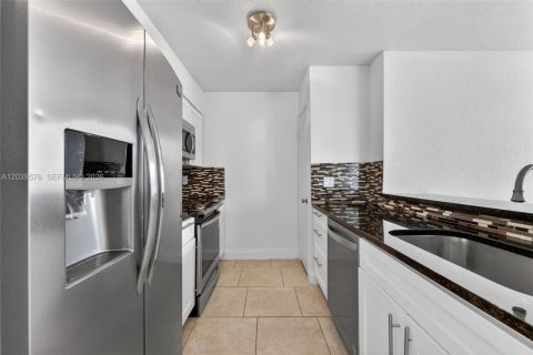 Copropriété à vendre à Oakland Park, Floride: 2 chambres, 96.43 m2 № 2083559 - photo 10