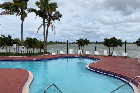 Copropriété à vendre à Oakland Park, Floride: 2 chambres, 96.43 m2 № 2083559 - photo 29