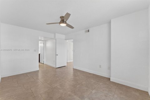 Copropriété à vendre à Oakland Park, Floride: 2 chambres, 96.43 m2 № 2083559 - photo 14