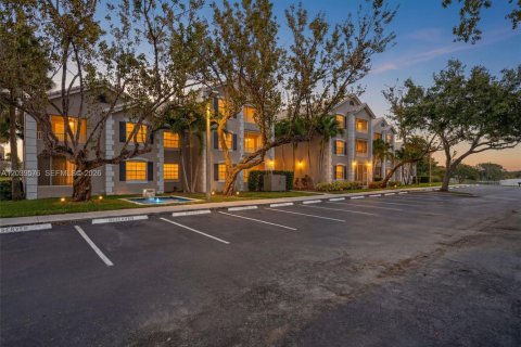 Copropriété à vendre à Oakland Park, Floride: 2 chambres, 96.43 m2 № 2083559 - photo 3