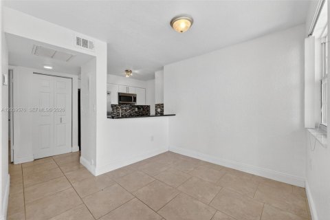 Copropriété à vendre à Oakland Park, Floride: 2 chambres, 96.43 m2 № 2083559 - photo 8