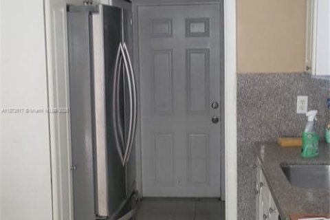 Villa ou maison à vendre à Hallandale Beach, Floride: 2 chambres, 115.85 m2 № 1922265 - photo 12