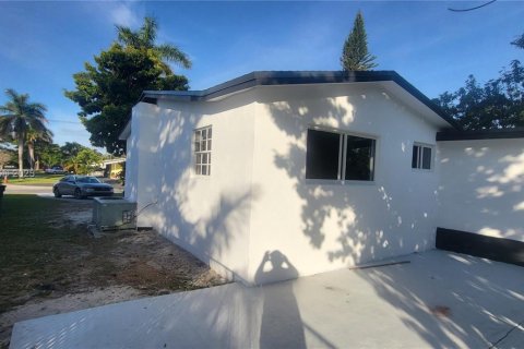 Villa ou maison à vendre à Hallandale Beach, Floride: 2 chambres, 115.85 m2 № 1922265 - photo 18