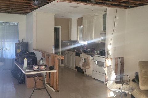 Villa ou maison à vendre à Hallandale Beach, Floride: 2 chambres, 115.85 m2 № 1922265 - photo 9