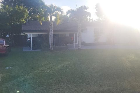 Villa ou maison à vendre à Hallandale Beach, Floride: 2 chambres, 115.85 m2 № 1922265 - photo 2