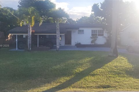 Villa ou maison à vendre à Hallandale Beach, Floride: 2 chambres, 115.85 m2 № 1922265 - photo 1