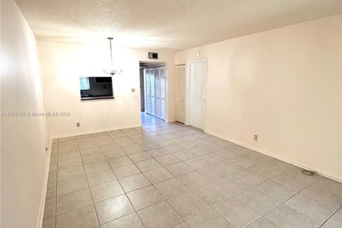Condo in Margate, Florida, 1 bedroom  № 1811673 - photo 1