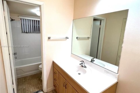 Condo in Margate, Florida, 1 bedroom  № 1811673 - photo 9