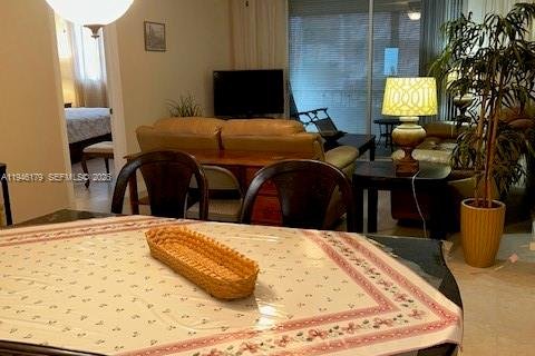 Снять в аренду кондоминиум в Пемброк-Пайнс, Флорида 2 спальни, 108.7м2, № 2002465 - фото 7