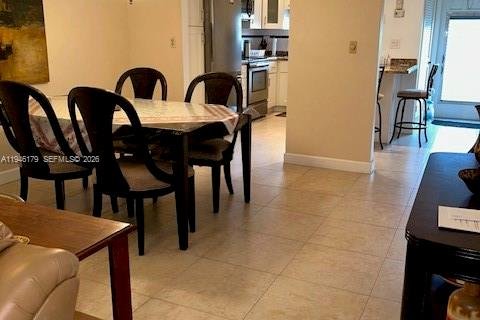 Снять в аренду кондоминиум в Пемброк-Пайнс, Флорида 2 спальни, 108.7м2, № 2002465 - фото 18