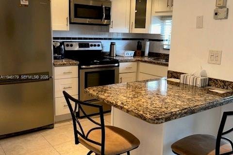 Снять в аренду кондоминиум в Пемброк-Пайнс, Флорида 2 спальни, 108.7м2, № 2002465 - фото 8