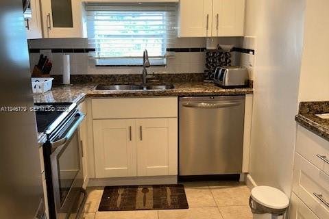 Снять в аренду кондоминиум в Пемброк-Пайнс, Флорида 2 спальни, 108.7м2, № 2002465 - фото 13