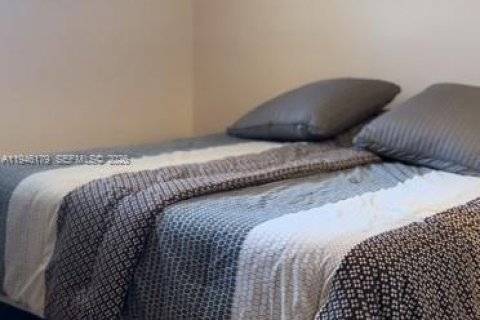 Снять в аренду кондоминиум в Пемброк-Пайнс, Флорида 2 спальни, 108.7м2, № 2002465 - фото 16