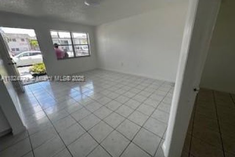 Apartment in Hallandale Beach, Florida 1 bedroom, 1509.38 sq.m. № 1938048 - photo 9