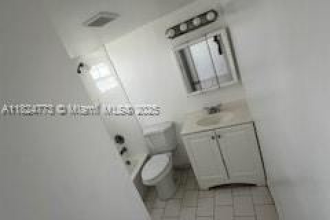 Appartement à louer à Hallandale Beach, Floride: 1 chambre, 1509.38 m2 № 1938048 - photo 4