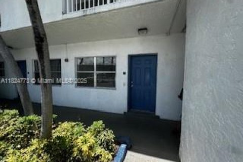 Apartment in Hallandale Beach, Florida 1 bedroom, 1509.38 sq.m. № 1938048 - photo 1
