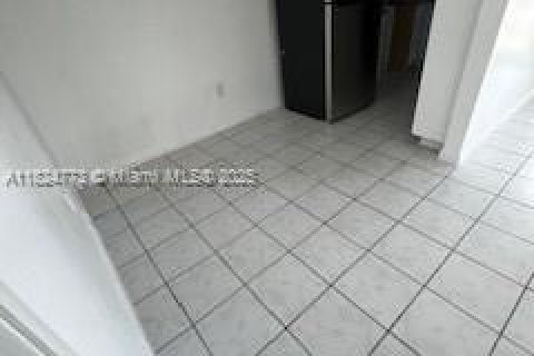 Apartment in Hallandale Beach, Florida 1 bedroom, 1509.38 sq.m. № 1938048 - photo 6
