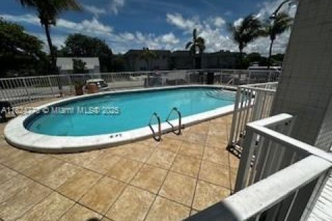 Apartment in Hallandale Beach, Florida 1 bedroom, 1509.38 sq.m. № 1938048 - photo 11