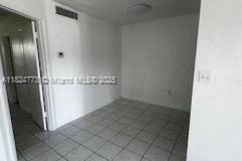 Apartamento en alquiler en Hallandale Beach, Florida, 1 dormitorio, 1509.38 m2 № 1938048 - foto 8
